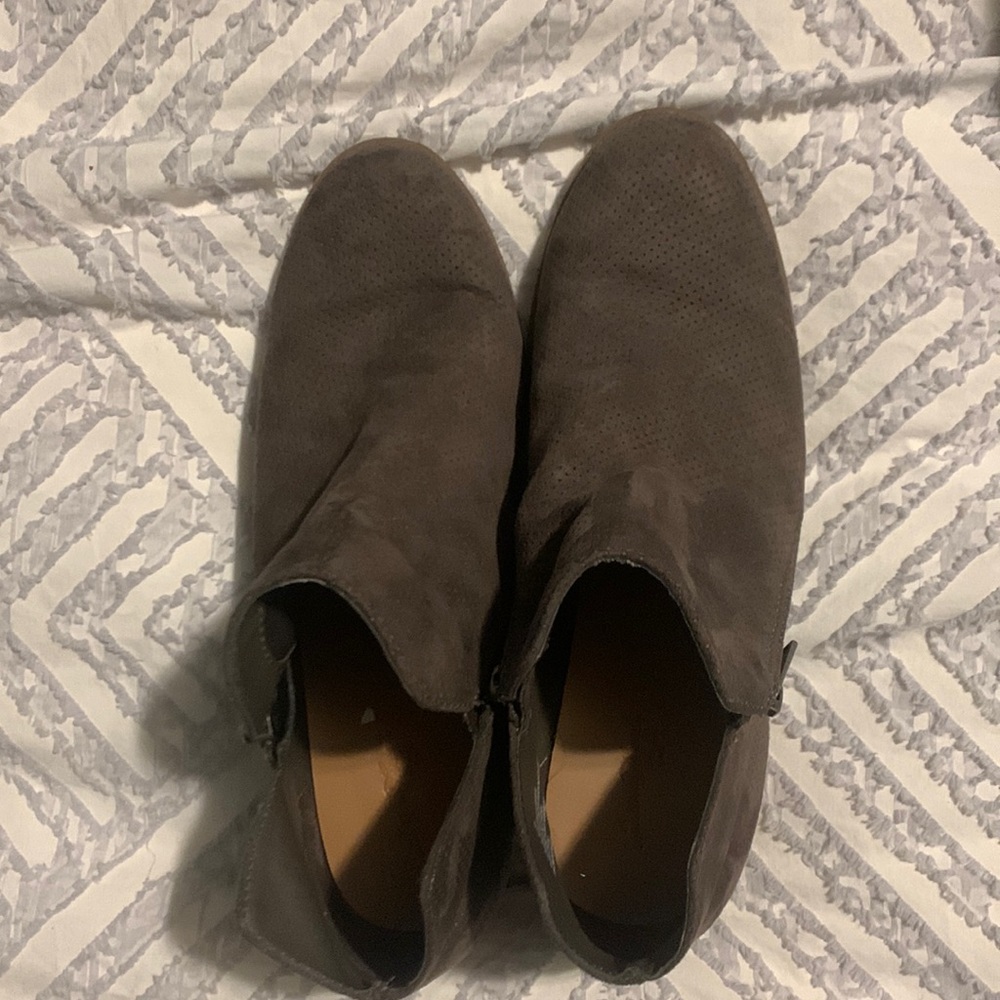 Universal Thread booties